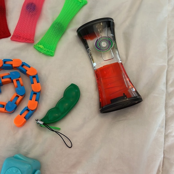 Fidgets - Picture 3 of 4